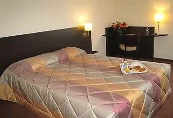 Brit Du Stade Ouest Otel 3*
